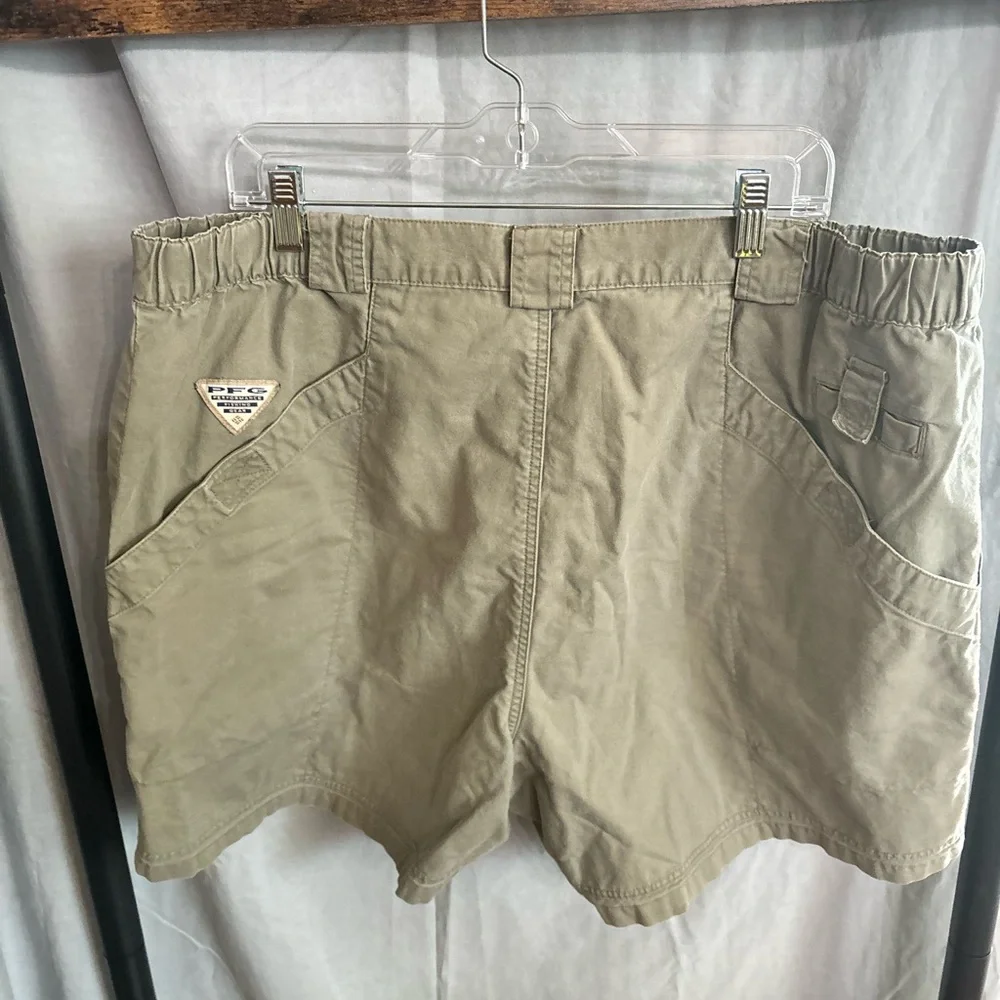 Columbia men’s shorts‎